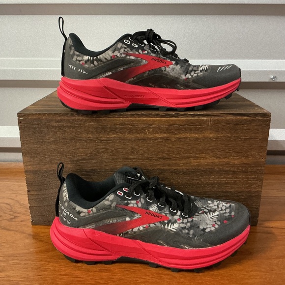 Brooks Women Cascadia 16 Louie Gong Sasquatch Trail Running Shoe Size 7.5 - Picture 4 of 9